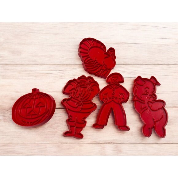 Vintage Tupperware Red Plastic Cookie Cutters Set of 5 Pumpkin, Turkey, Santa... - Picture 1 of 7